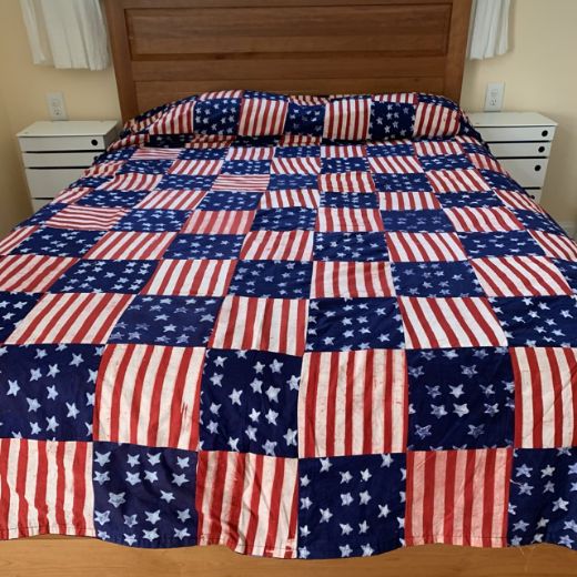 Picture of stars and stripes bed cover - reversible