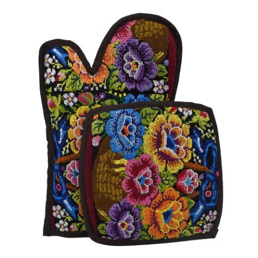 Picture of oven mitt and potholder
