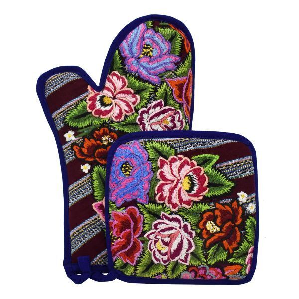 Picture of huipil oven mitt and potholder