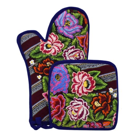 Picture of oven mitt and potholder
