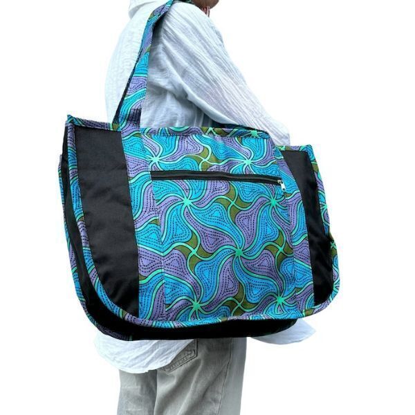 Picture of wavy batik tote