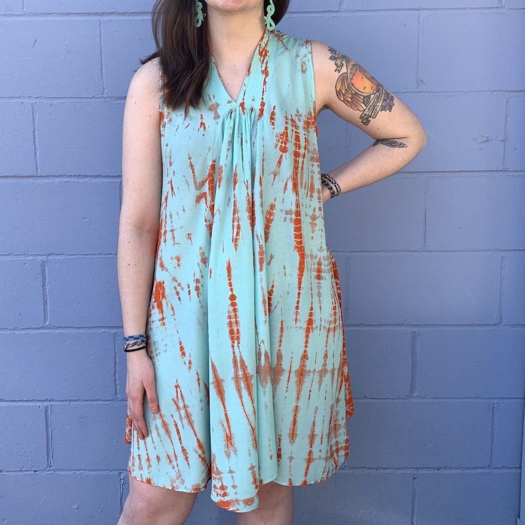 Picture of sleeveless tie dye v-neck dress