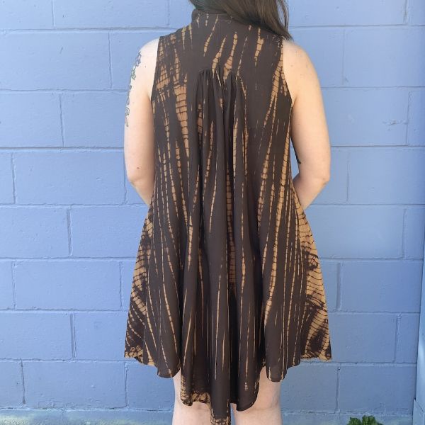 Picture of sleeveless tie dye v-neck dress