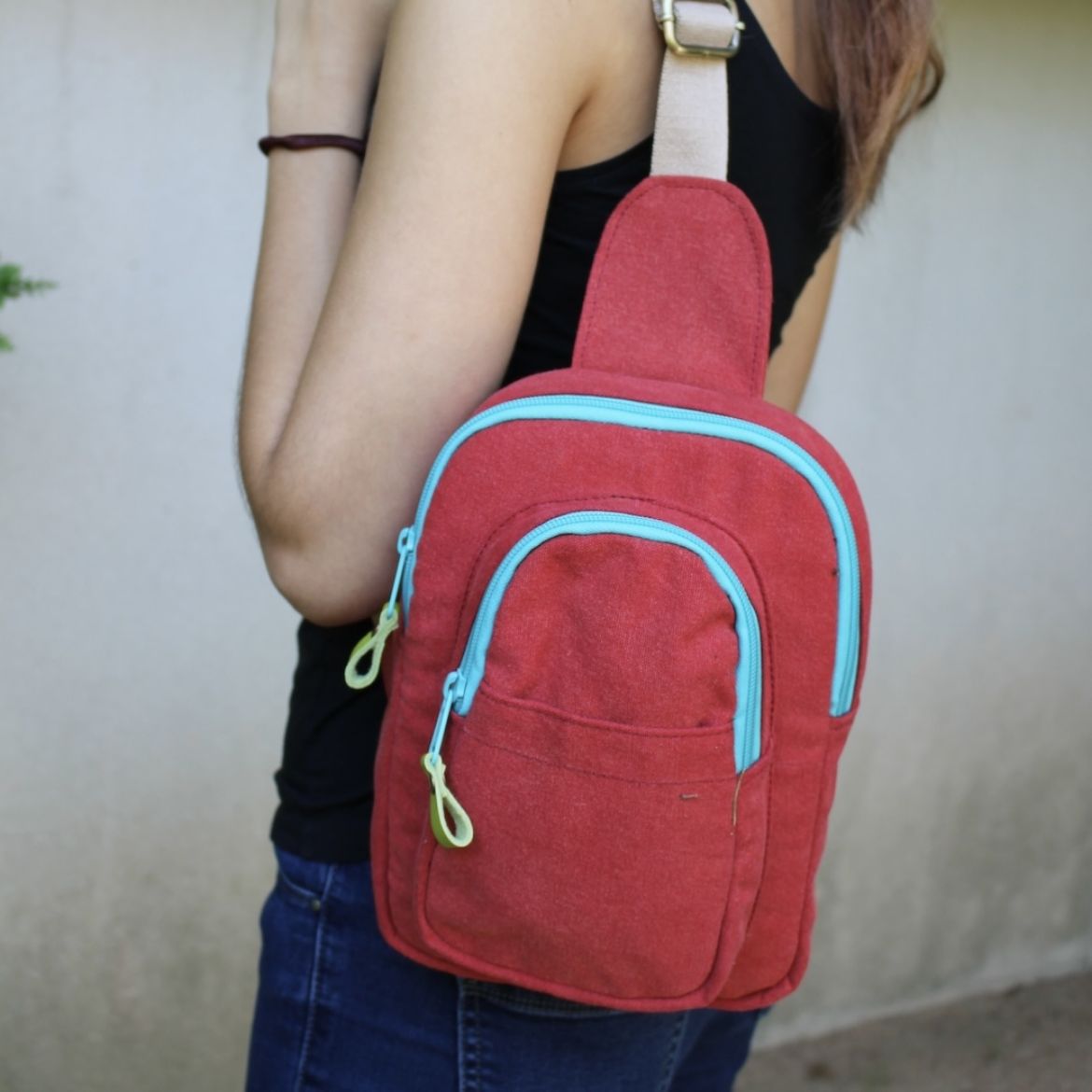 Picture of tricolor sling bag