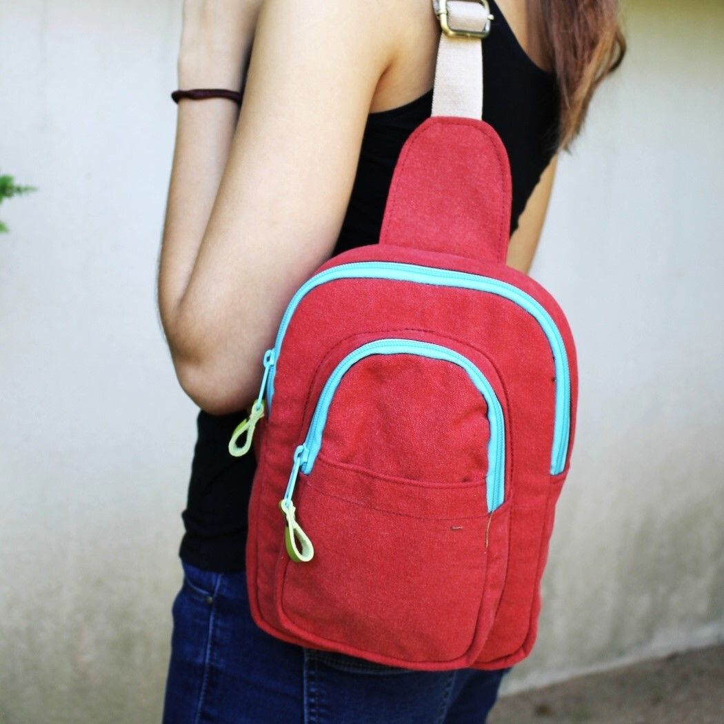 Picture of tricolor sling bag