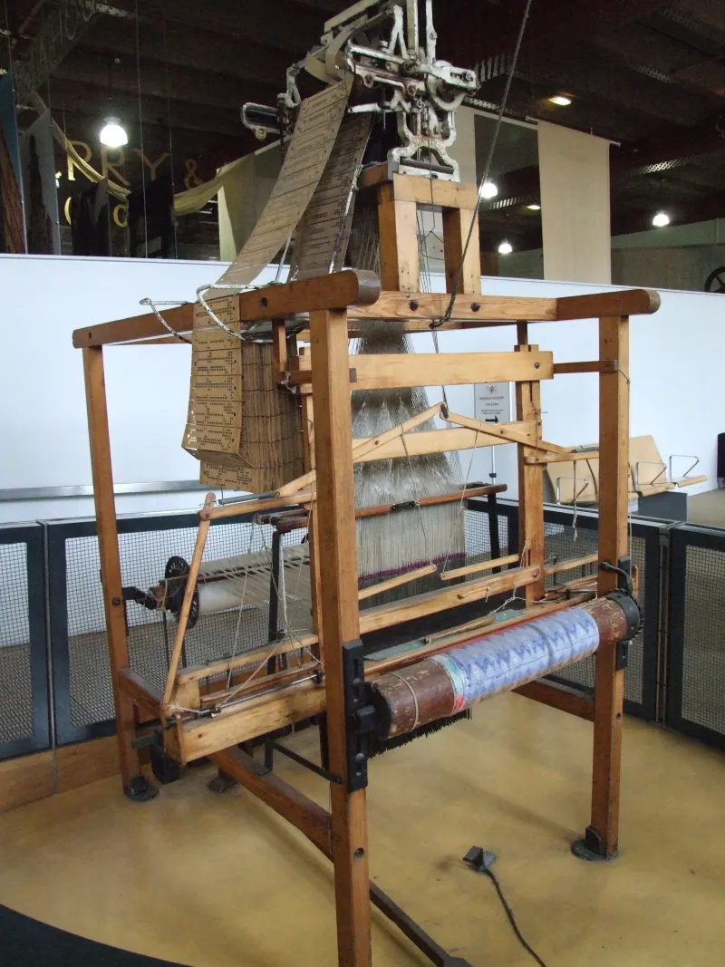 jacquard loom